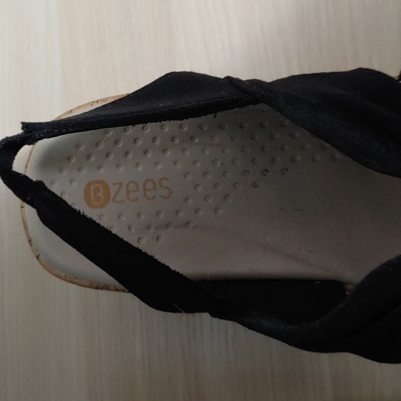 Bzees Roma Corked Wedge Sandals - Picture 3 of 7